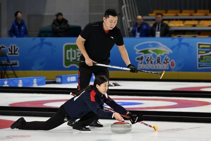 巴德鑫、姜懿伦（图片来源：内蒙古日报）