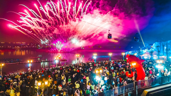 　　▲上海海昌海洋公园烟花秀。景区供图