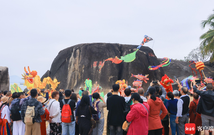 三亚天涯海角游览区舞龙舞狮表演。三亚旅文集团供图