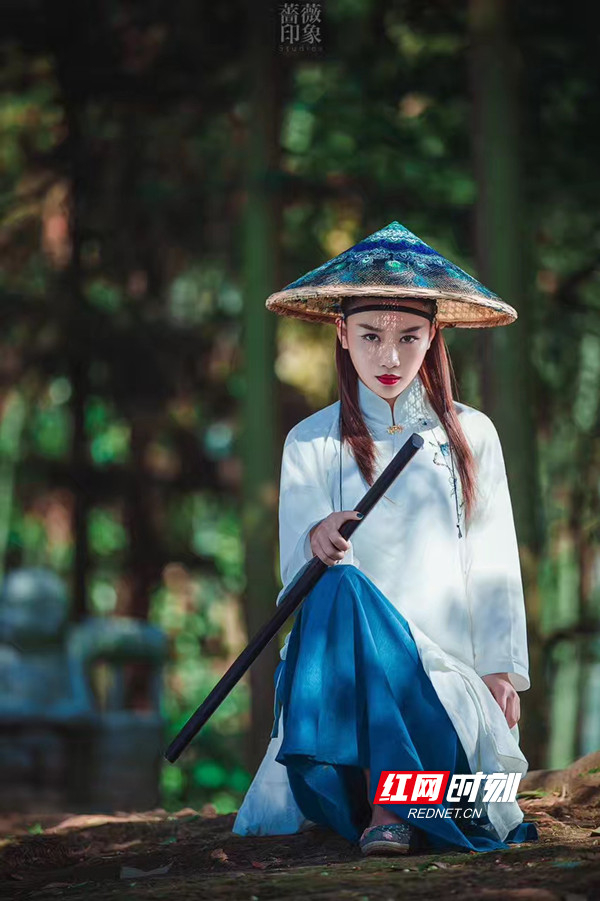 新春走基层·小镇青年丨从"演员"到"农民",她要圆