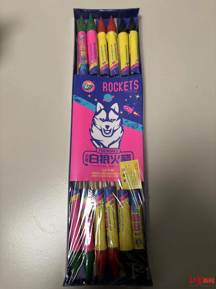 ▲记者购买到的“火箭”烟花