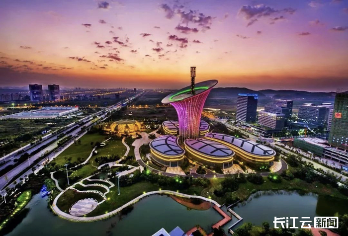 武汉东湖高新区全力打造创新高地,产业高地,人才高地,不断塑造发展新