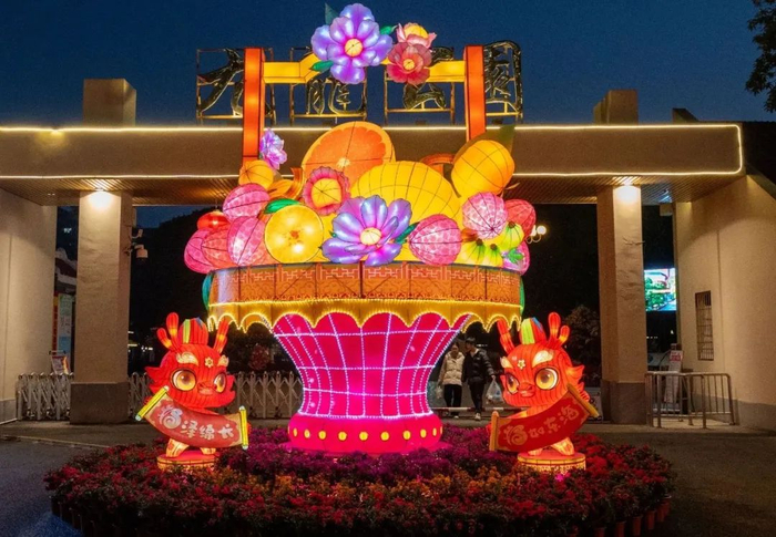九龙公园门前“硕果累累”灯组 漳州市风景园林中心供图