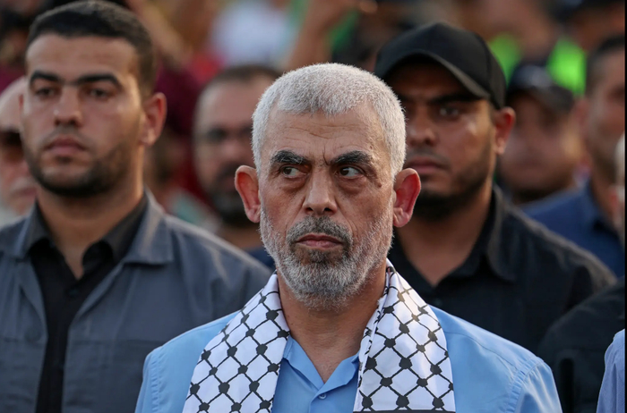 ▲辛瓦尔（中）