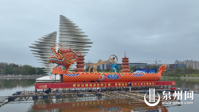 台商投资区大型水上座灯“扬帆海丝”泉州网许奕梅 朱丽琼 杨喜庆 摄