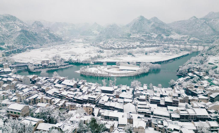 2024年1月22日拍摄的雪后边城镇。