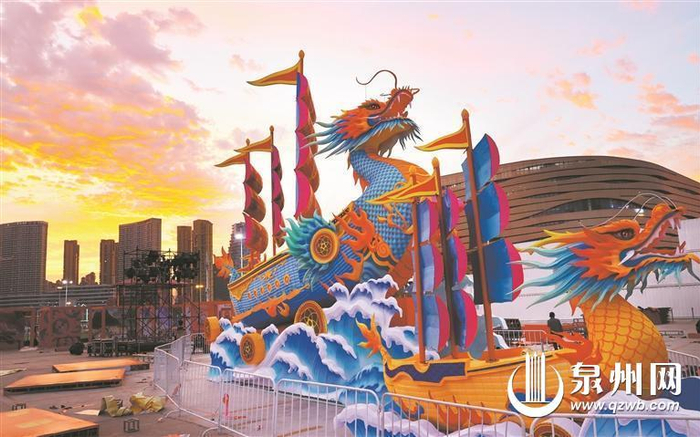 20米“巨龘灯王”将在泉州东海中央商务区首展。泉州网庄丽祥 摄