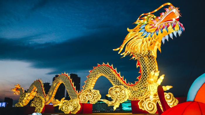 仓前公园“龙灯” 陈仪、林雯婷 摄