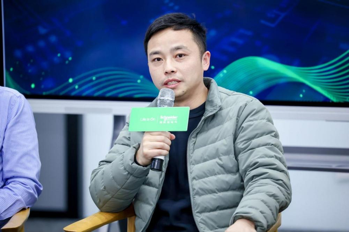图：中国电科43所恒力装备有限公司智能院院长史文树现场发言。