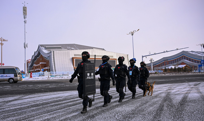 巴尔虎突击队,为"十四冬"保驾护航_新浪新闻