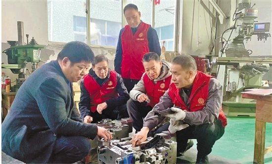 钱江观潮丨"大国工匠"的三张派工单