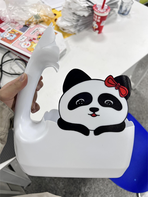 用洗衣液桶制作花盆