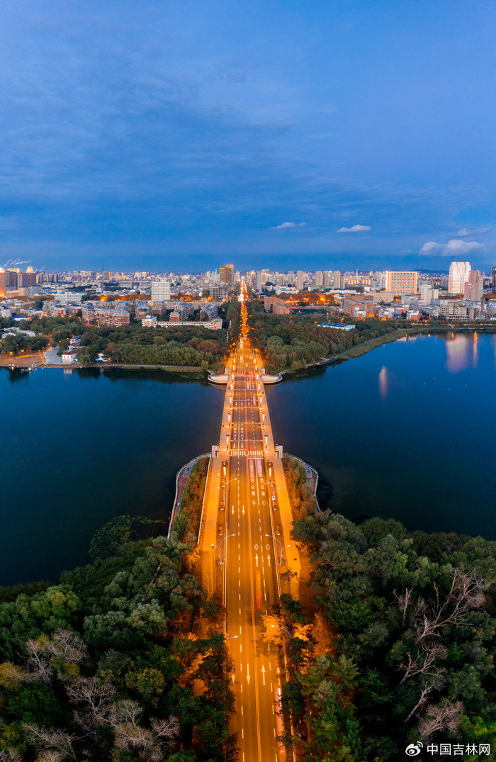 长春南湖大桥夜景（来源：图虫创意）