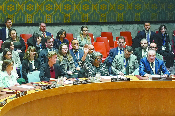 美国常驻联合国代表琳达·托马斯-格林菲尔德20日在安理会涉加沙局势决议草案的表决中投下唯一否决票。（视觉中国）