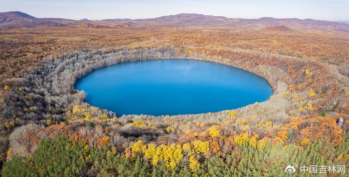 四海龙湾玛珥湖火山口湖龙湾群（来源：图虫创意）