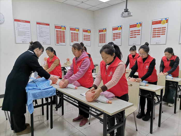 眉山苏小妹商业管理有限公司举行的免费家政培训活动。