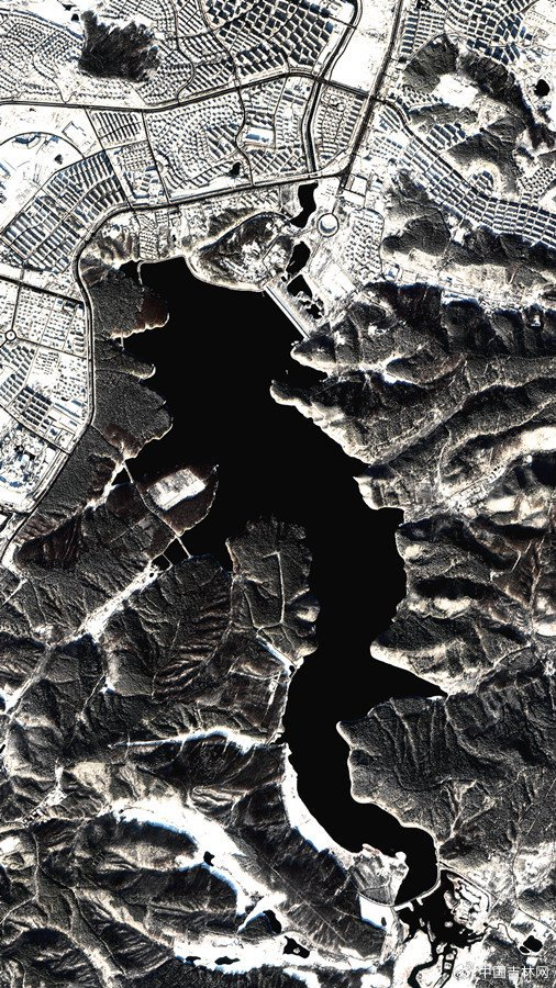 卫星视角下的雪后净月潭 （来源：视觉中国）