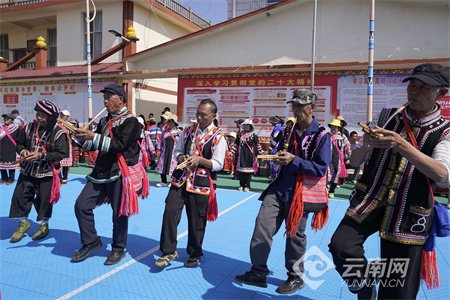 “扩塔节拜年”民俗活动现场 李毅 郑迎莹 摄 