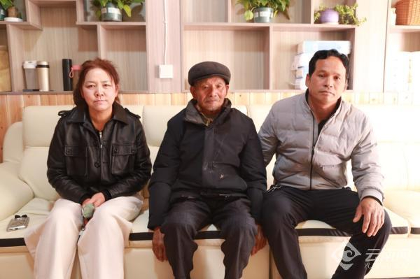 张桂玲的父母和爷爷