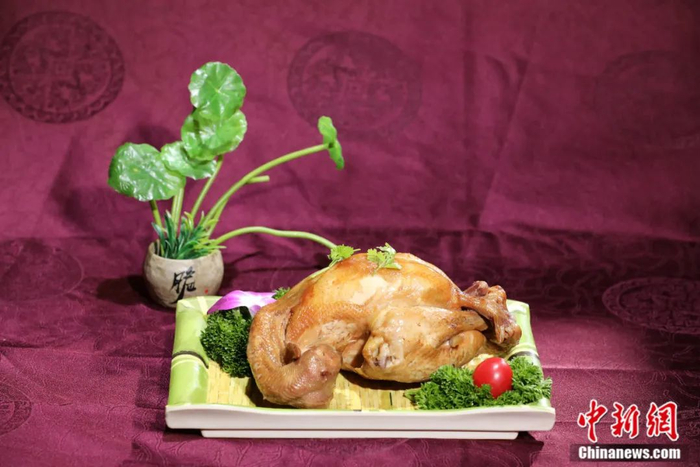 图为大名“二五八”传统名吃之一——二毛烧鸡。 大名县委宣传部 供图