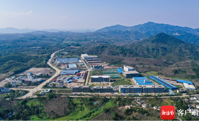 　　俯瞰海南湾岭农产品加工物流园。记者 李昊 摄