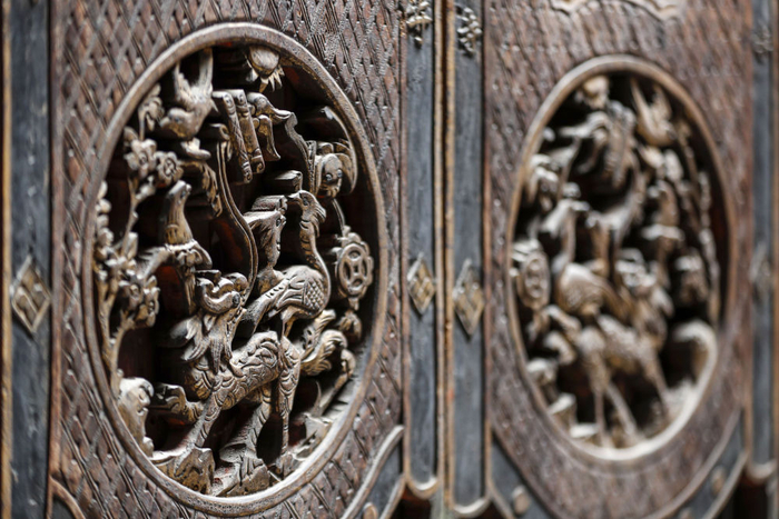 徽州"三雕"(木雕,砖雕,石雕)是徽派建筑最具代表性的建筑元素之一.