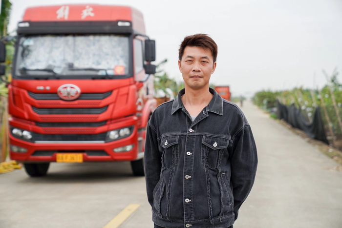 点赞拦车救人的"平凡英雄"!他们在断桥前接续拦停多名过桥者|救人|平