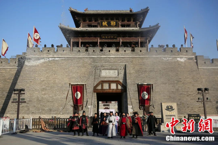 　　上图：《天香国色》周勇 摄