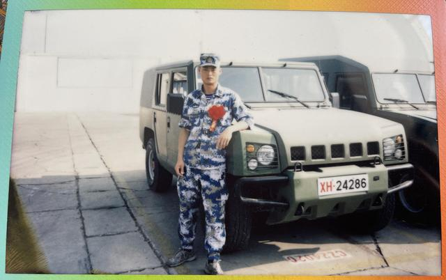 邓璞在部队时的照片