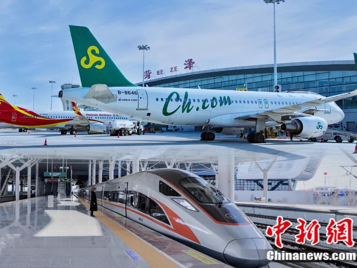 　　菏泽牡丹机场、菏泽高铁。菏泽市委宣传部供图