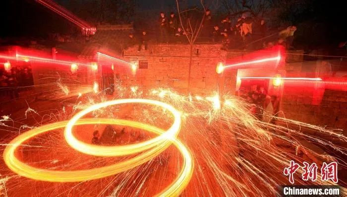 　　“揉花篮”表演。巨野县融媒体中心供图