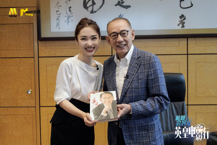 主持人与杨受成（图据中国电影报道）