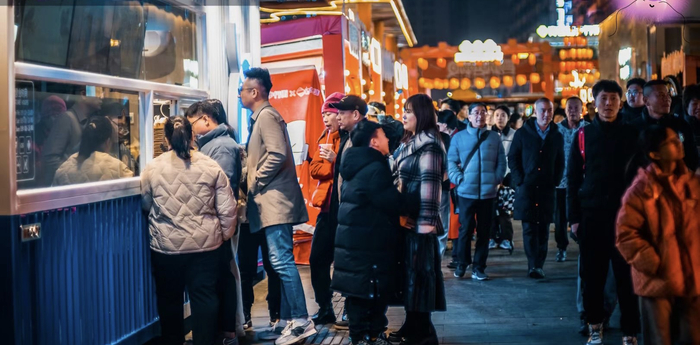 春节假期，线下市场购销两旺。
