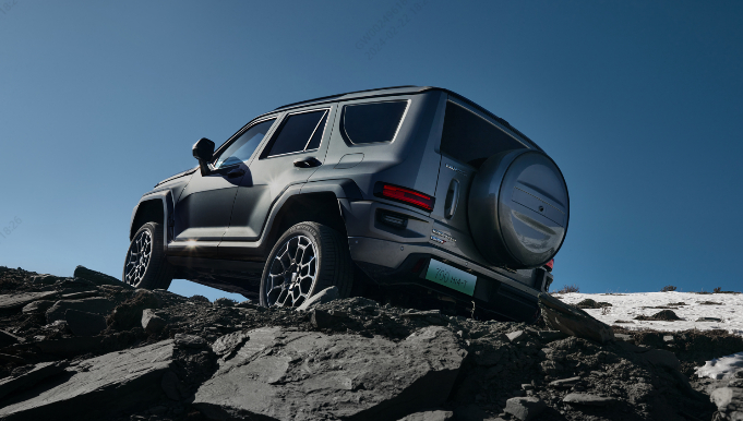 坦克700 Hi4-T配备电子可断开式稳定杆。 坦克品牌供图 华龙网发