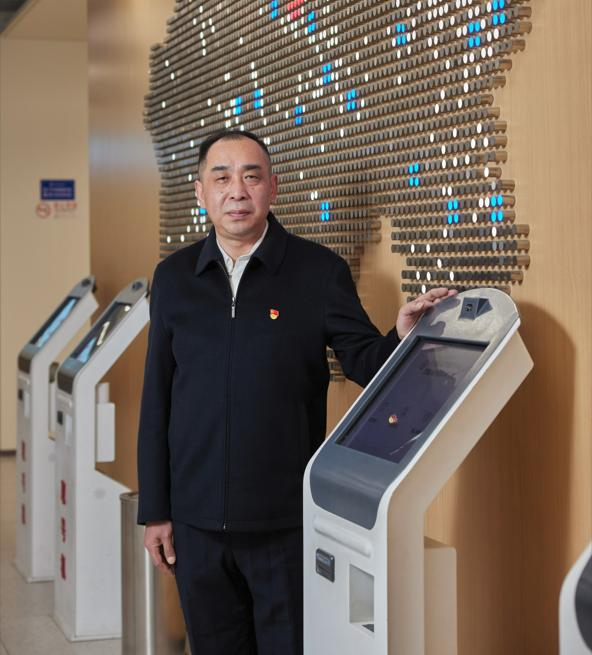 丰台区疏整促专项行动办公室专职副主任、丰台区发改委二级调研员陈焰。  新京报记者 郭延冰 摄