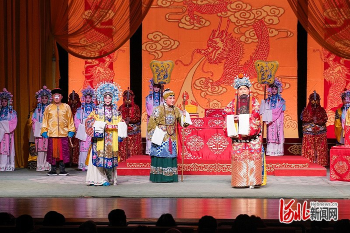 河北梆子传统戏《王宝钏》演出现场。杜船 摄