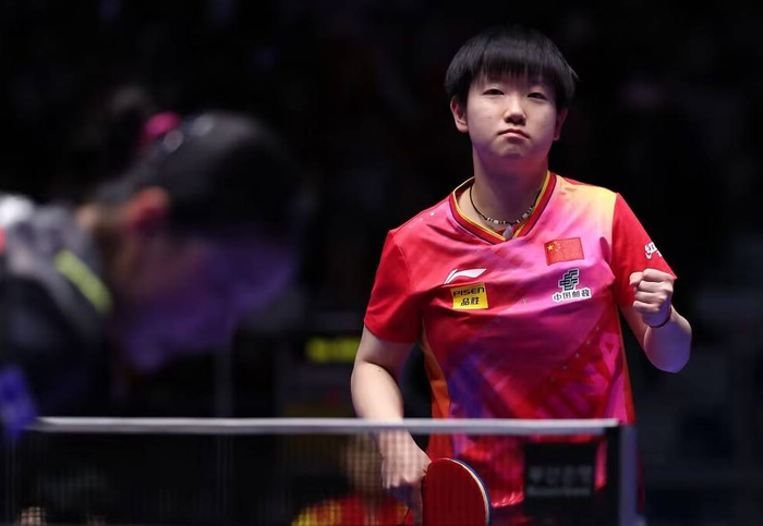 2月24日，中国队选手孙颖莎在比赛中庆祝得分。新华社记者 张涛 摄