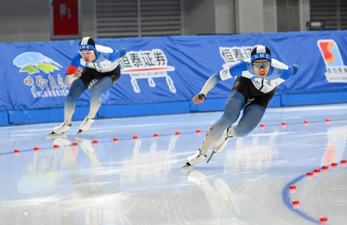 潘宝硕与队友宫世鹏（右）同组比赛。