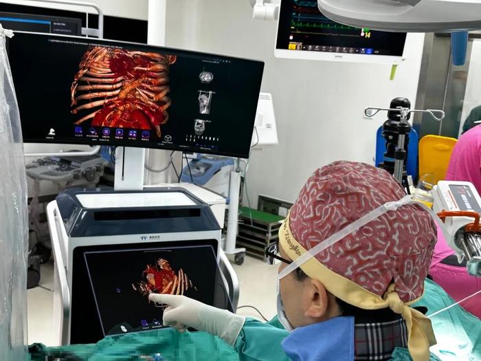 多模态数字化手术室中的无介质全息影像