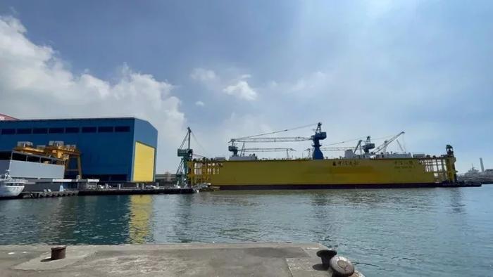 台首艘自造潜艇出厂测试并实施海空管制防泄密，岛内网友：作秀！