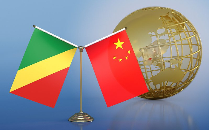 资料图:中国国旗与刚果共和国国旗 (图/视觉中国)2月22日是中国和刚果