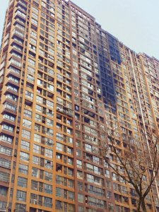 发生火灾的明尚西苑小区6栋2单元。张奕丹摄