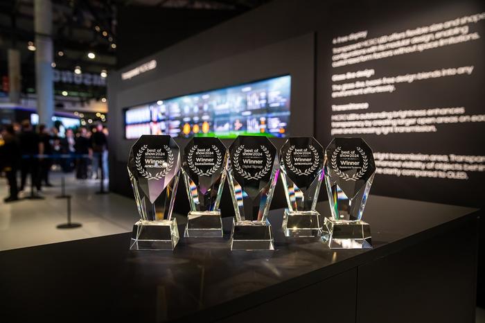 ▲ 三星荣获了五项“ISE最佳展示奖”，再次确立了其在商用显示市场的领导地位