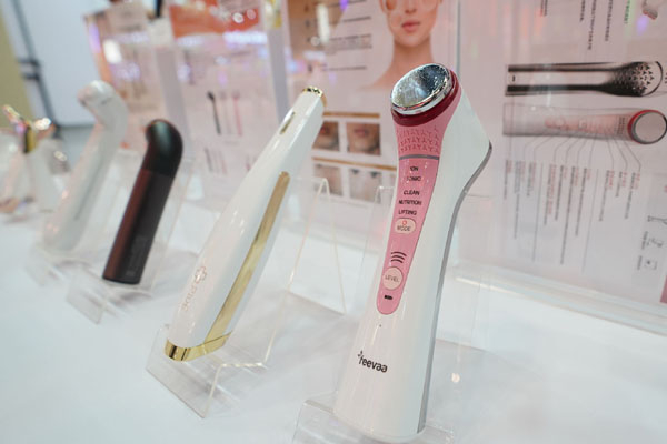 展台上的美容仪产品。资料照片