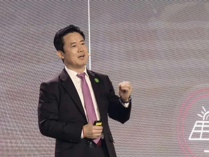 华为公司高级副总裁、数字能源营销服体系总裁杨友桂