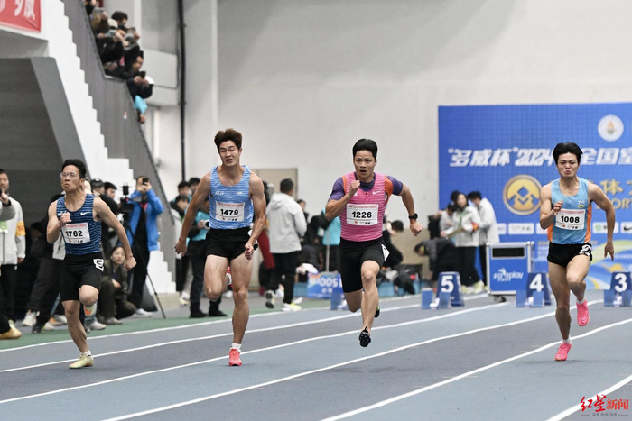 苏炳添在比赛中