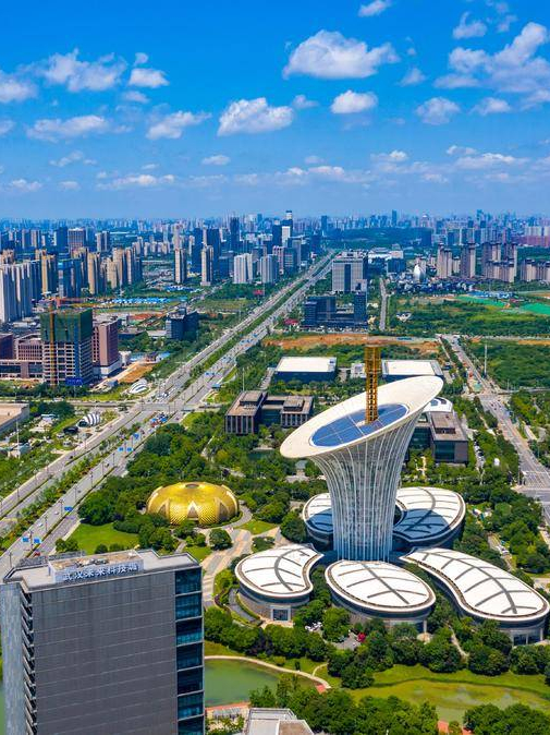 图为俯瞰光谷的科技创新聚集区——武汉未来科技城.