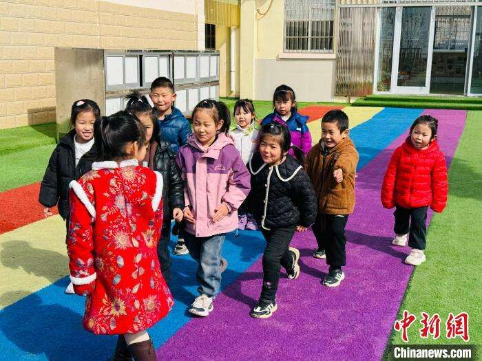 临沂市费县大田庄乡中心幼儿园开展“开学日笑脸抓拍”活动。费县县委宣传部供图