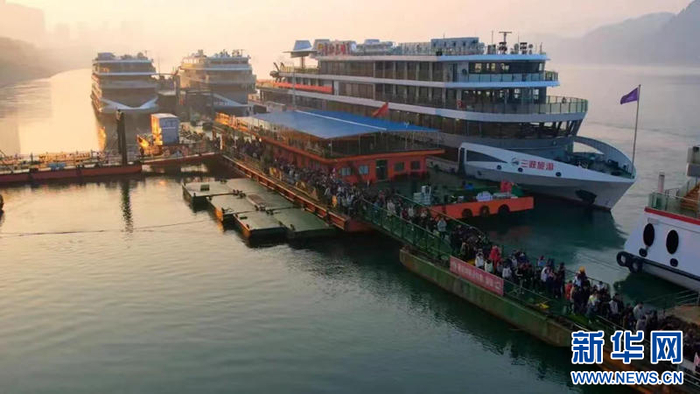   图为“两坝一峡”游登船处。 新华网发
