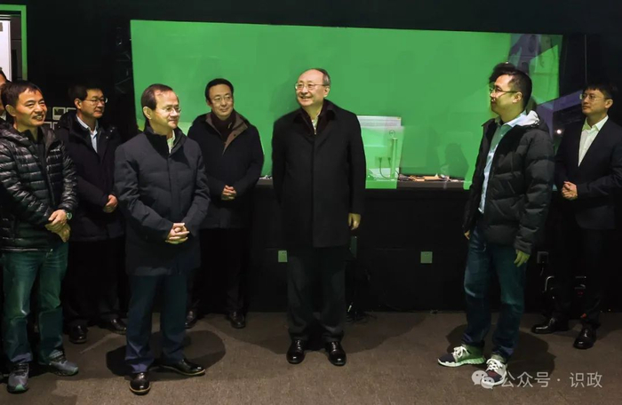 察看快手数字人解决方案等产品展示